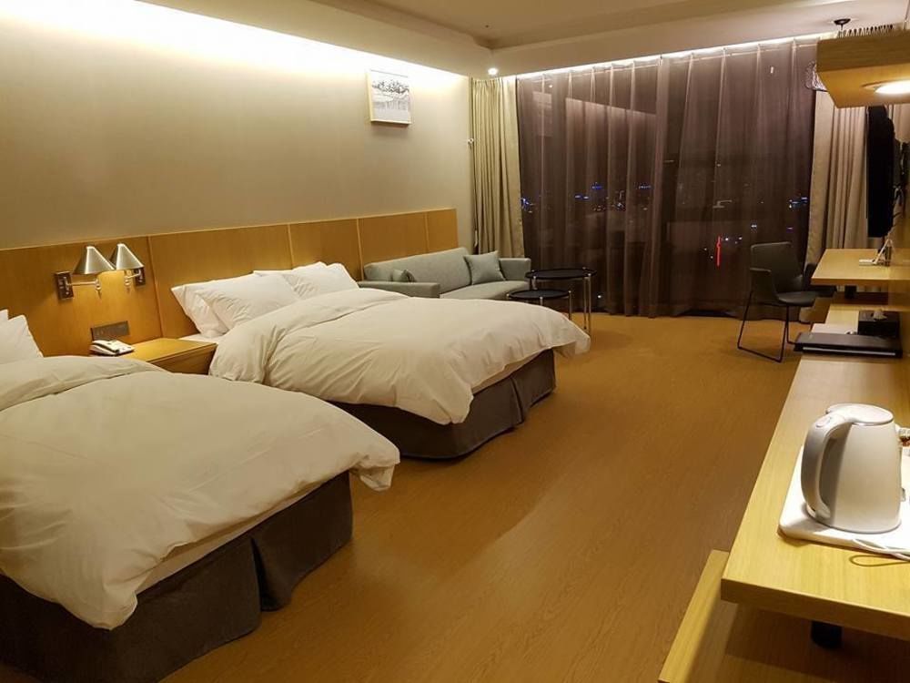 J Square Hotel And Wedding Jinju Exteriör bild