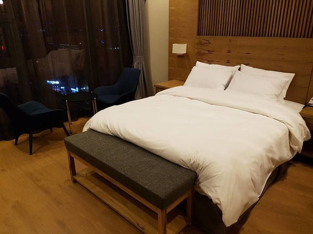 J Square Hotel And Wedding Jinju Exteriör bild