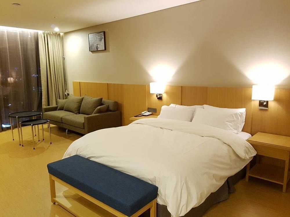 J Square Hotel And Wedding Jinju Exteriör bild