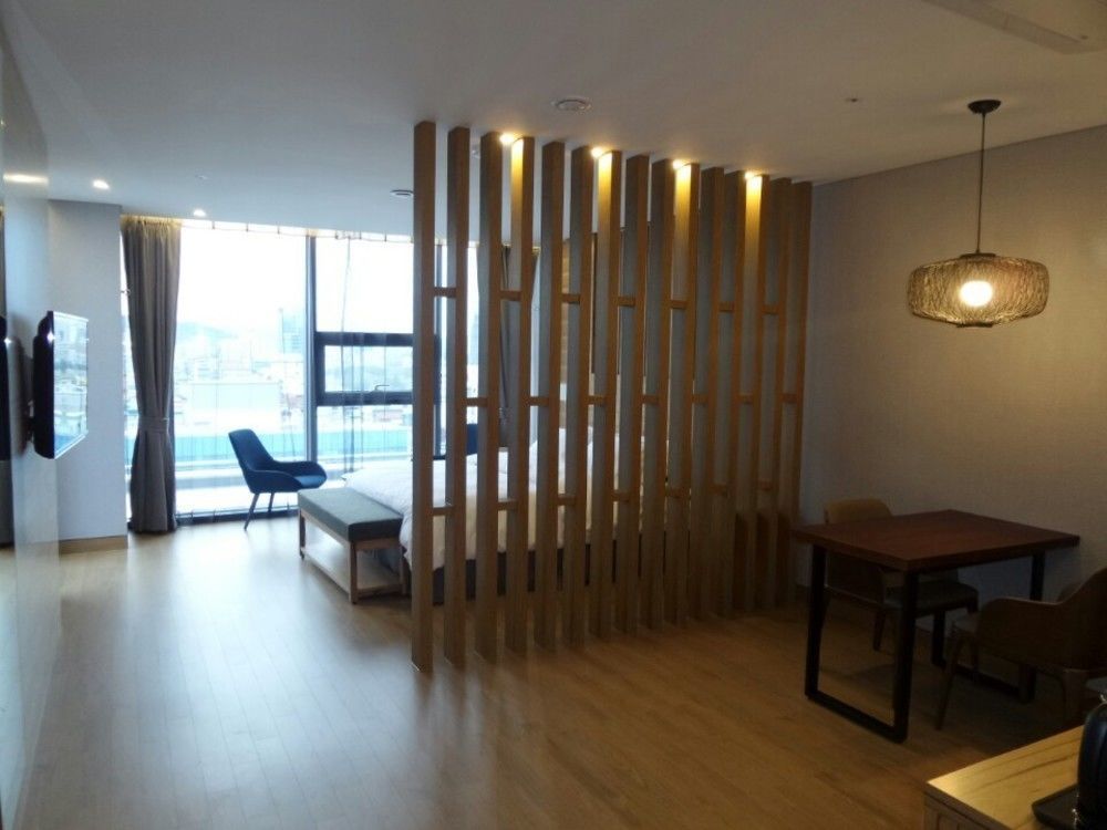 J Square Hotel And Wedding Jinju Exteriör bild