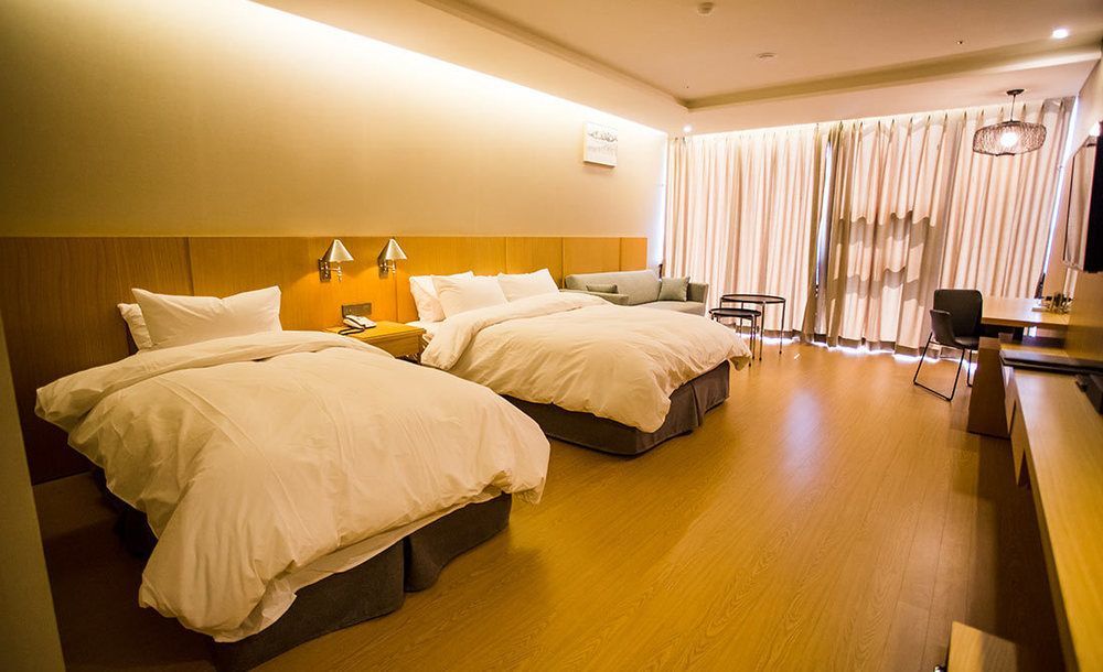J Square Hotel And Wedding Jinju Exteriör bild
