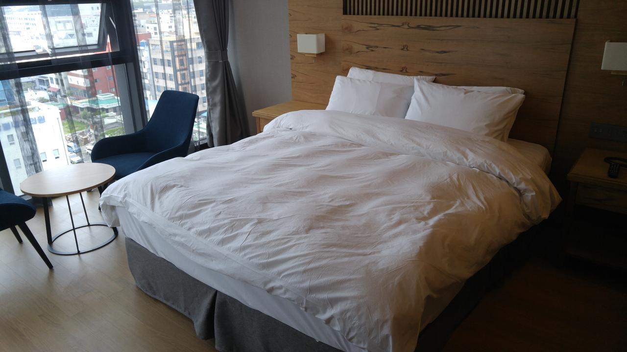 J Square Hotel And Wedding Jinju Exteriör bild