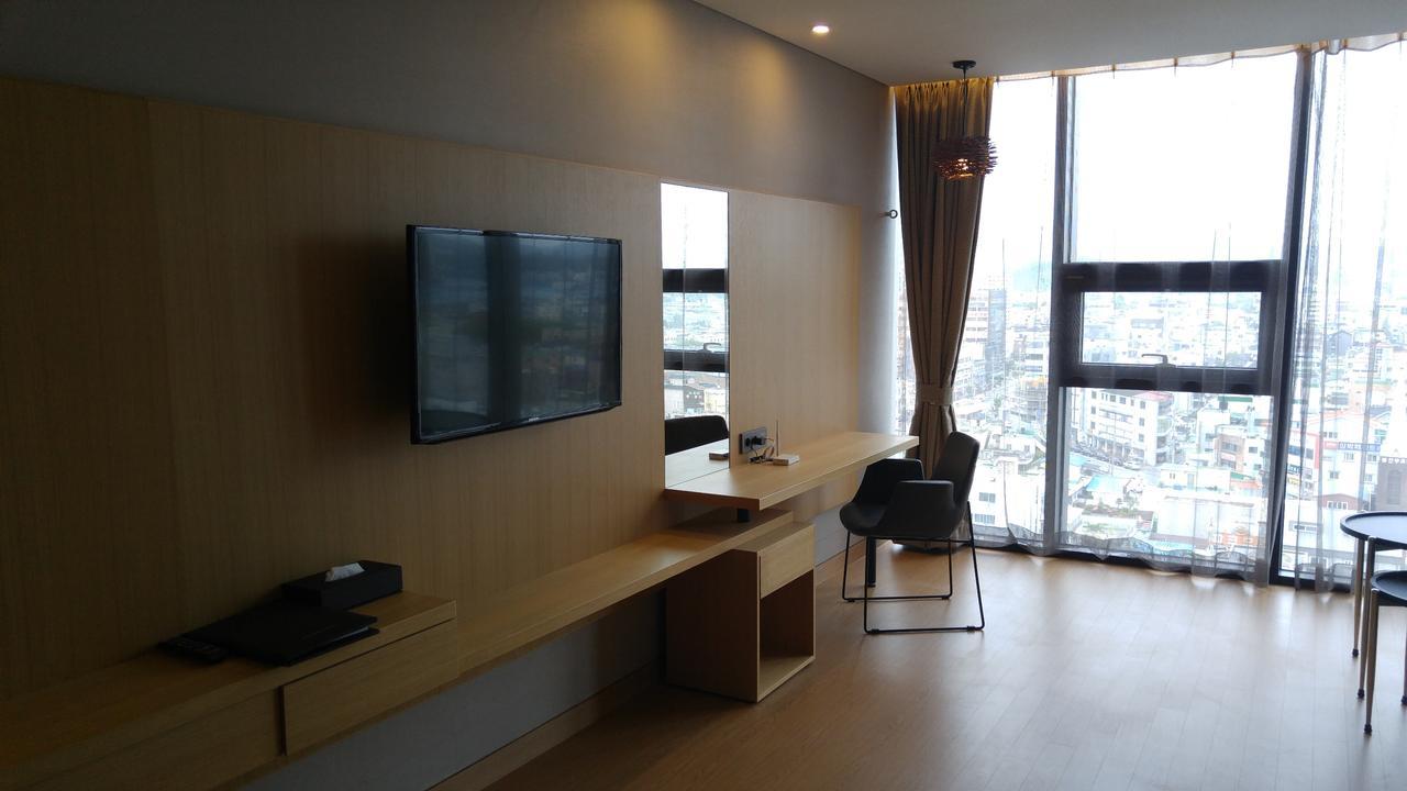 J Square Hotel And Wedding Jinju Exteriör bild