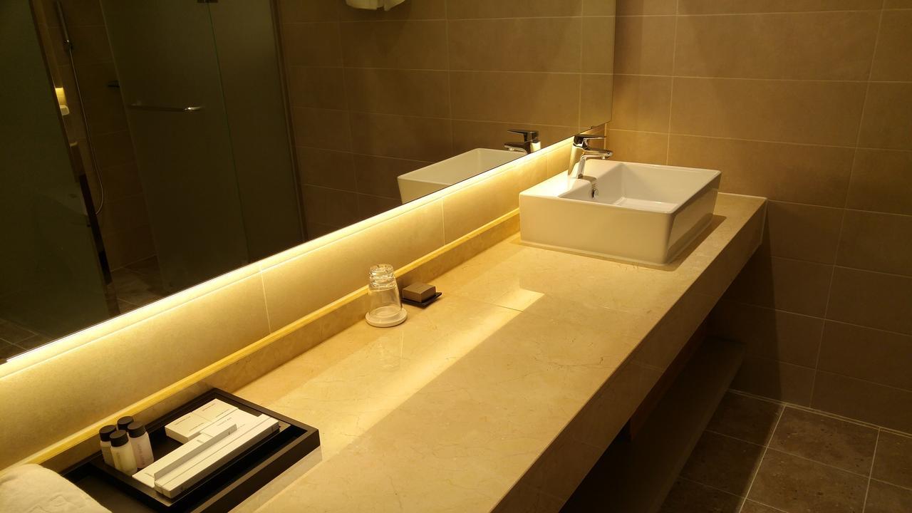 J Square Hotel And Wedding Jinju Exteriör bild