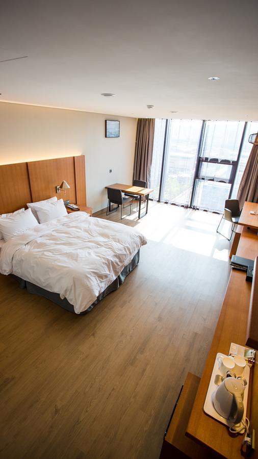 J Square Hotel And Wedding Jinju Exteriör bild