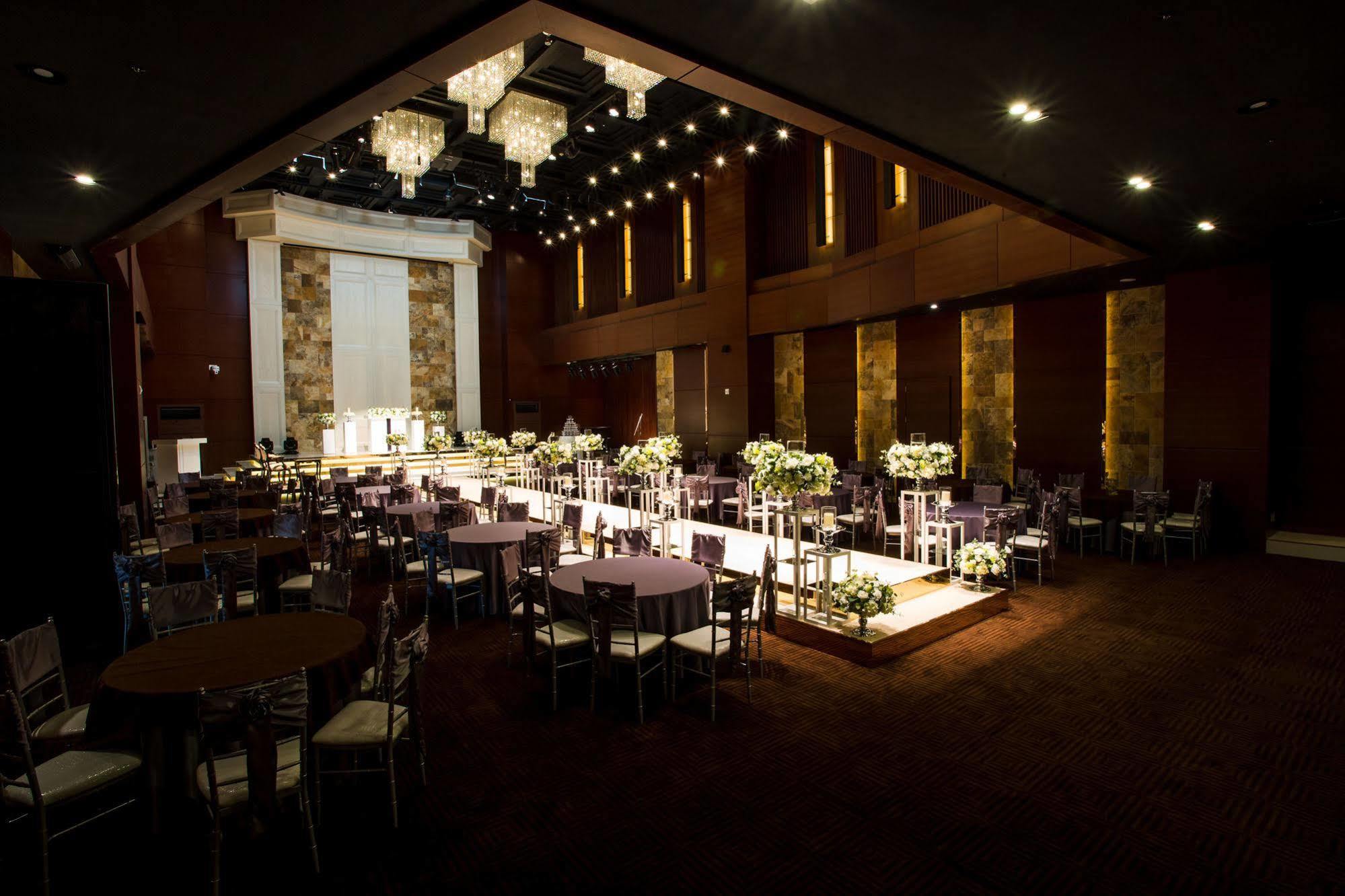 J Square Hotel And Wedding Jinju Exteriör bild
