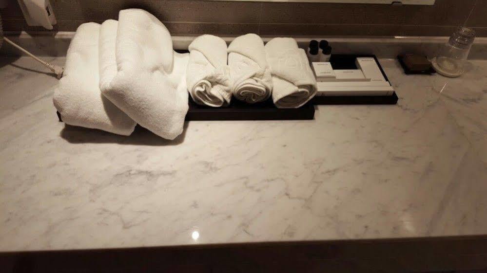 J Square Hotel And Wedding Jinju Exteriör bild